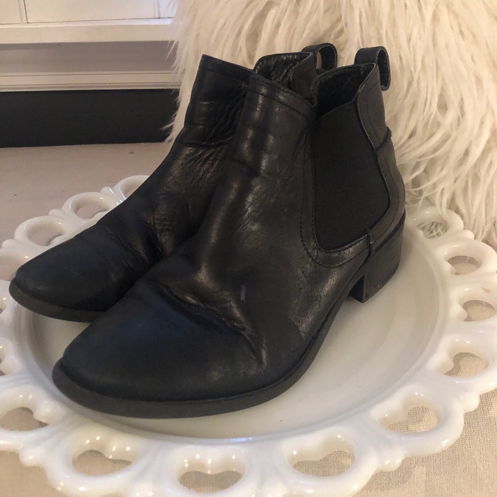Leather Steve Madden booties